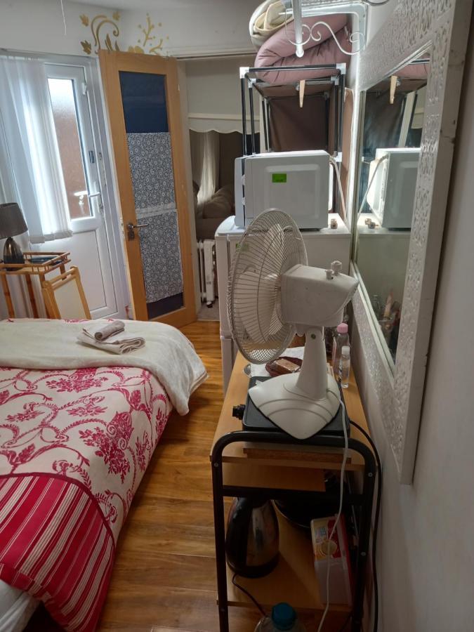 Larchmont Stay Side En Suite With Small Double Bed 莱切斯特 外观 照片