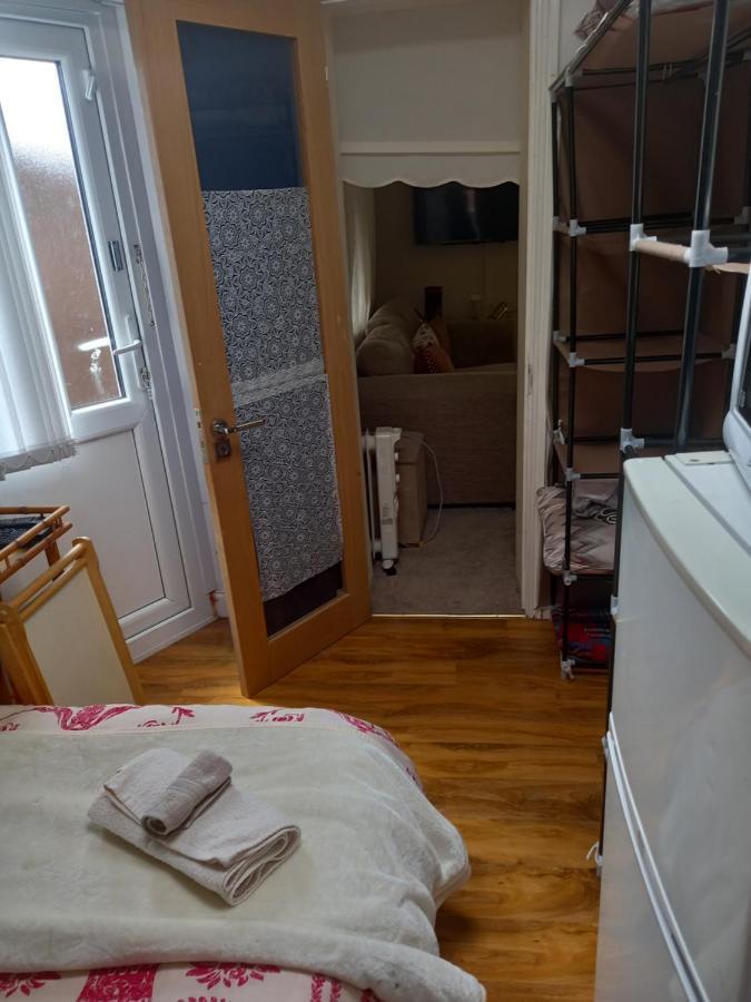 Larchmont Stay Side En Suite With Small Double Bed 莱切斯特 外观 照片